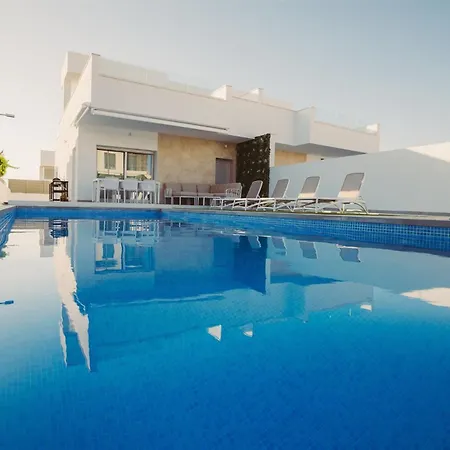 Ruime En Moderne Vakantiewoning Benitha
